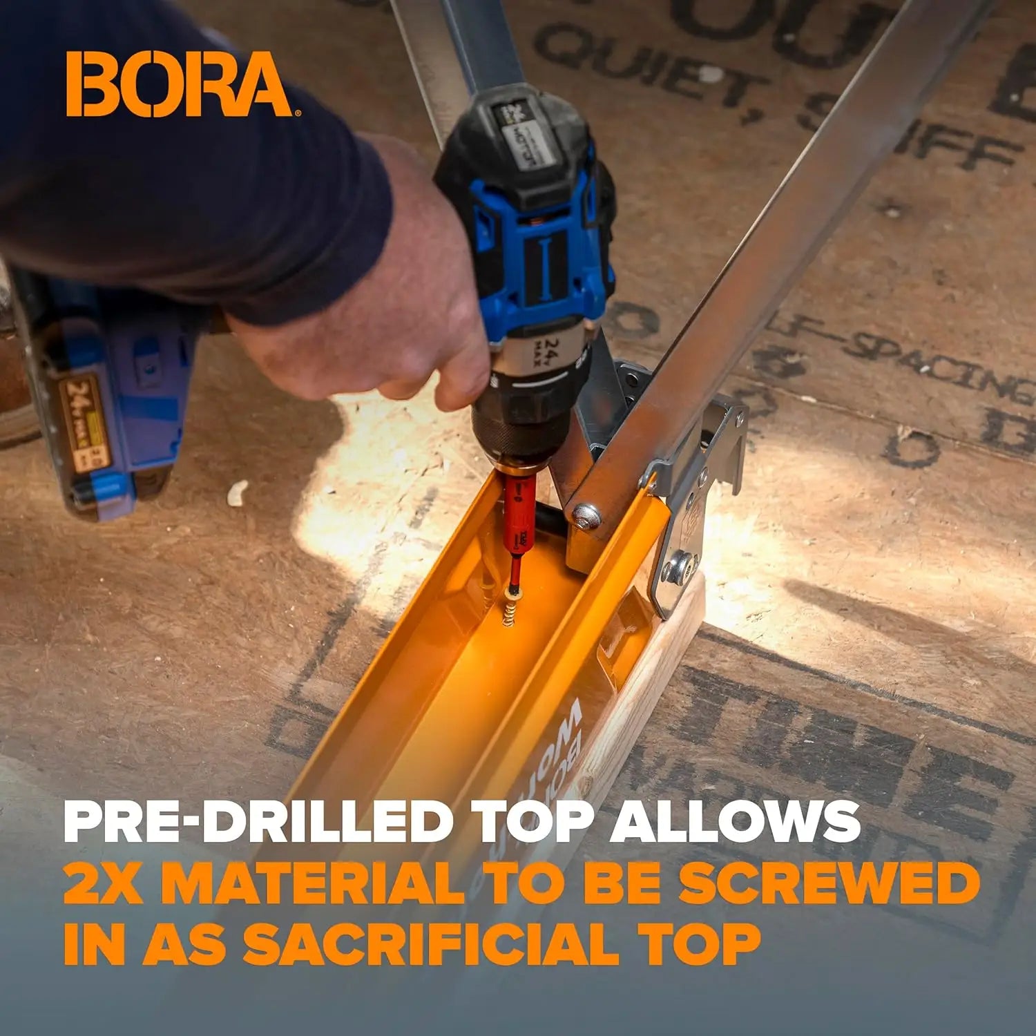 Imaginea arată o persoană folosind un burghiu fără cablu pe BORA PM-3360T WORKHORSE pentru a fixa un șurub în otel heavy-duty cu suprafață pre-gaur