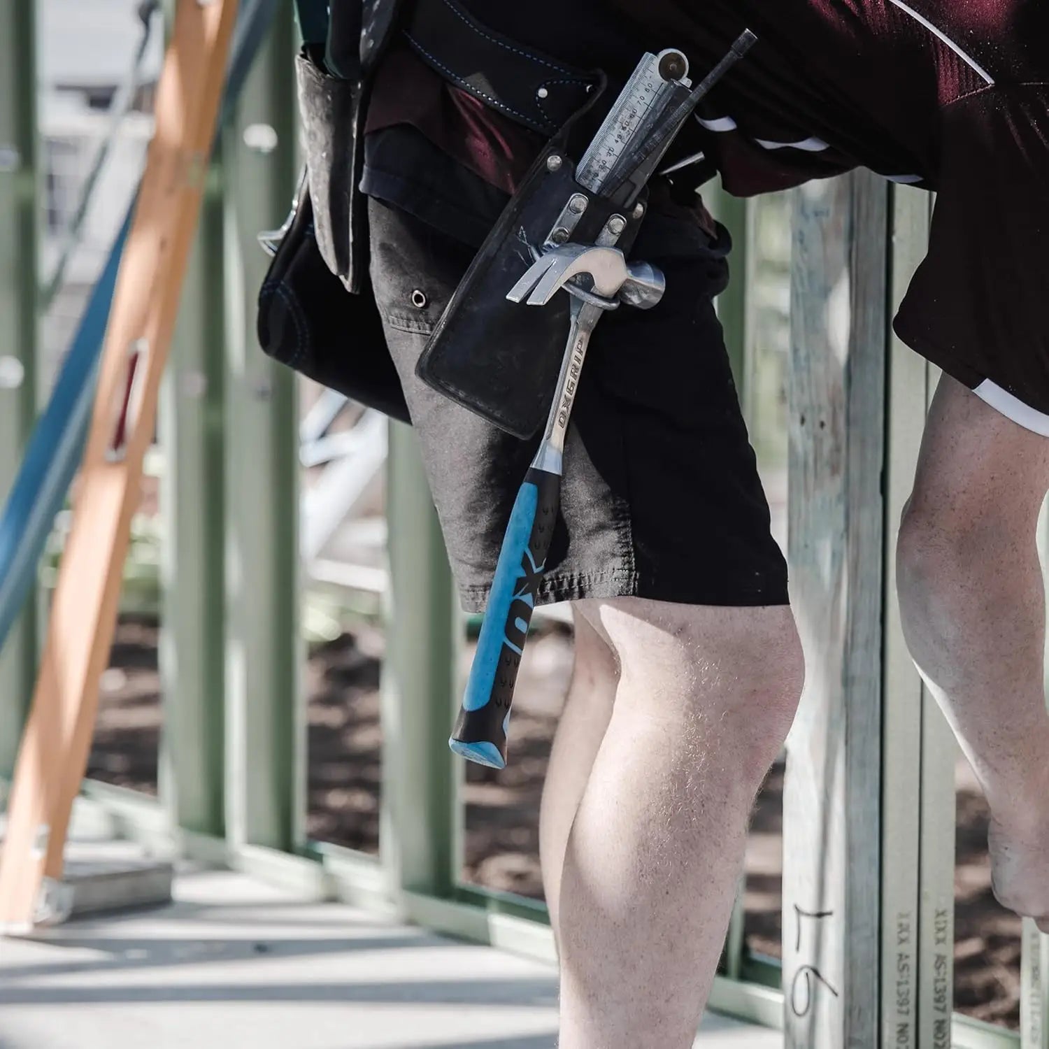 Ciocan cu gheara OX Pro monobloc 20oz otel forjat cu soft grip în husă din piele