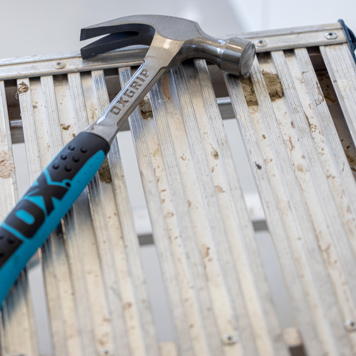 Ciocan cu gheară OX Pro monobloc, construcție robustă pentru șantier