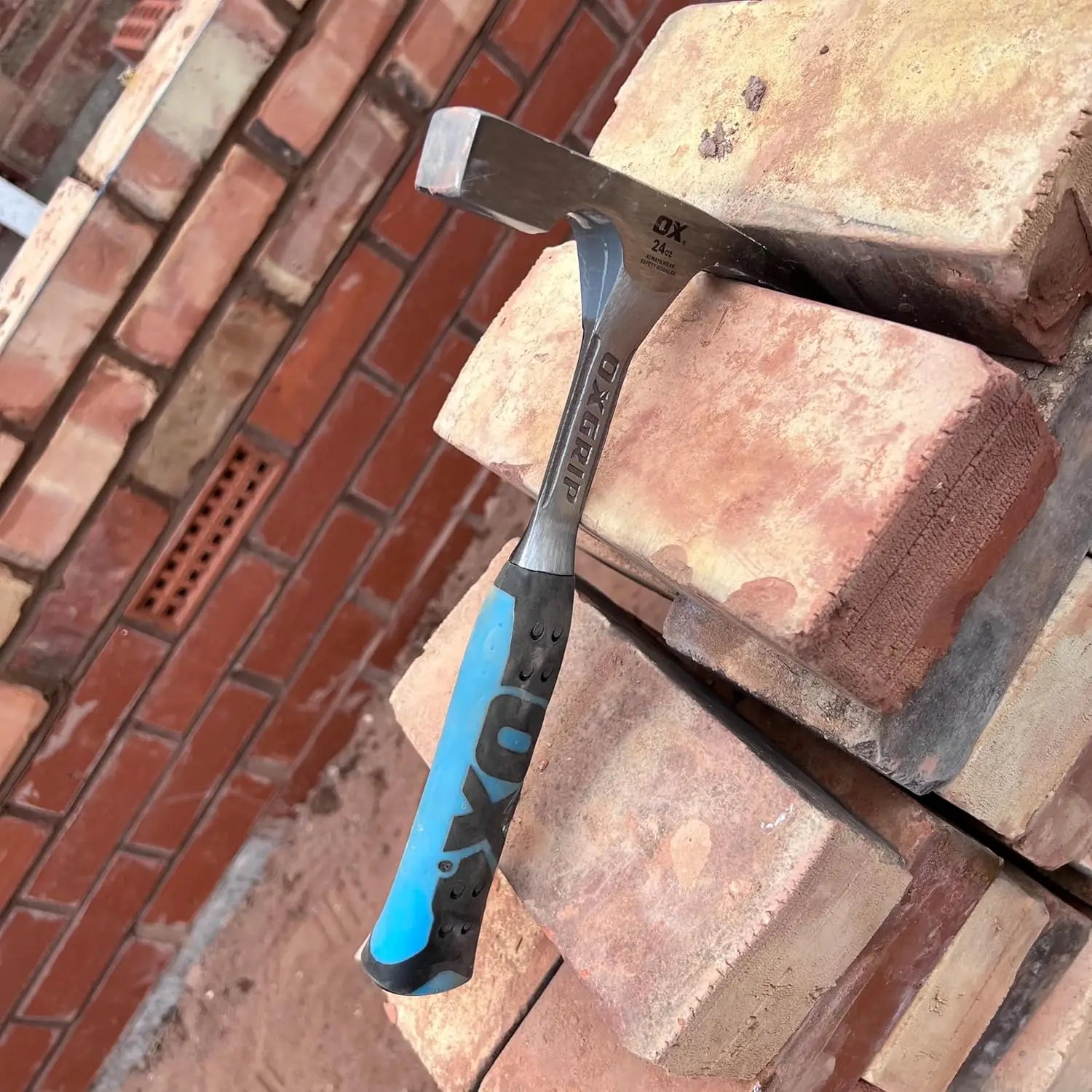 Ciocan zidarie OX Pro monobloc 24oz otel forjat cu soft grip ergonomic antishock