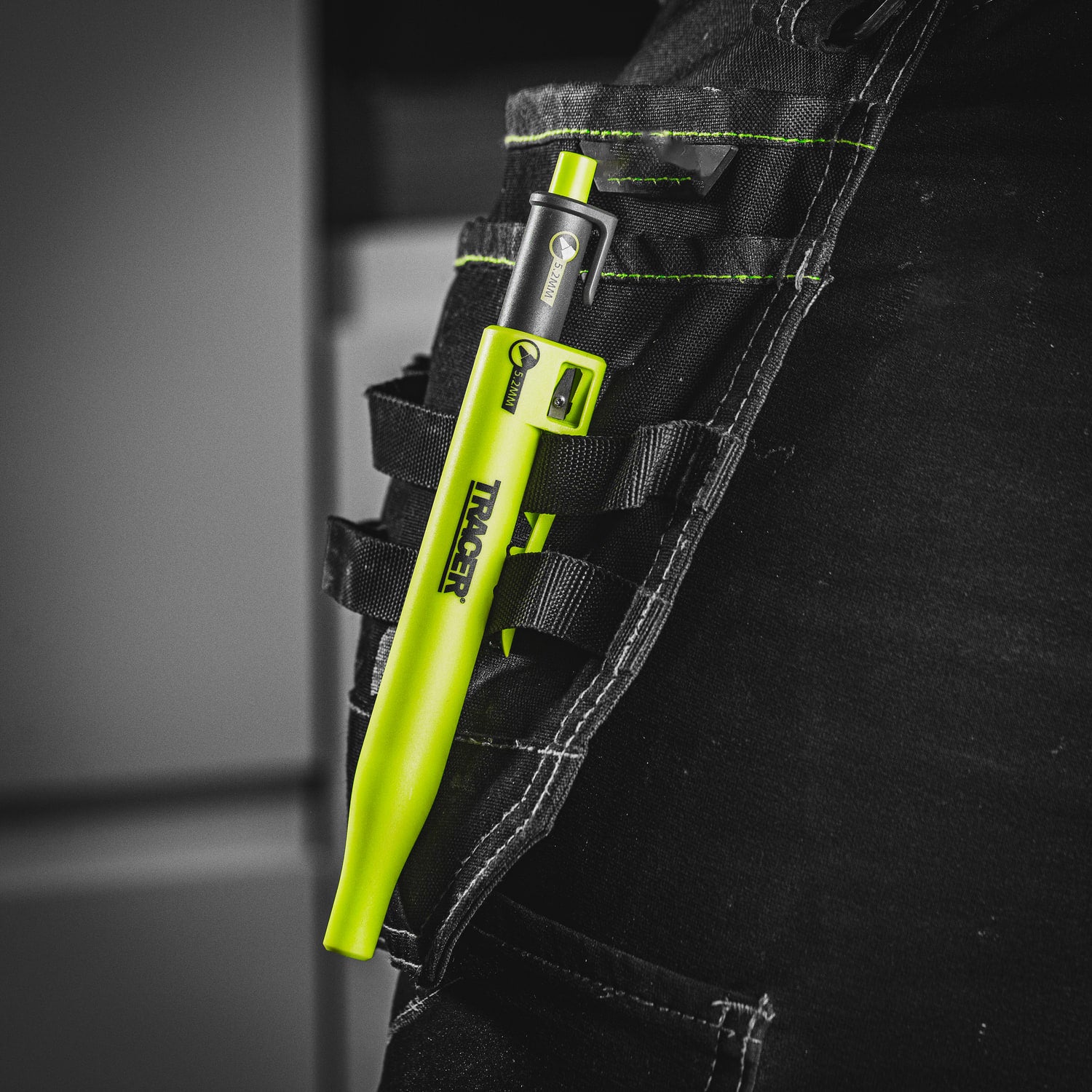 Creion mecanic TRACER 2.0 Tough în toc, purtat la centura de scule