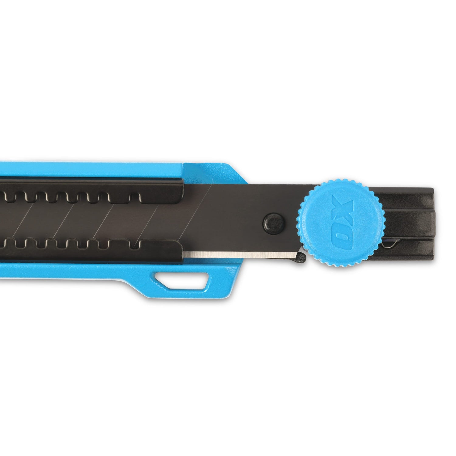 Sistem de blocare prin rotire (twist-lock) și orificiu pentru șnur — cutter OX Pro 18 mm