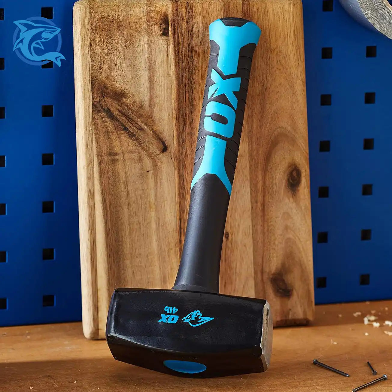 Baros negru și albastru cu o priză ergonomicã.