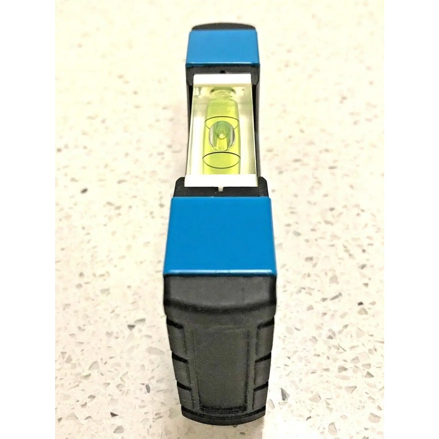 Nivel magnetic compact cu fiola acrilica anti-soc pentru buzunar OX Trade 100 mm