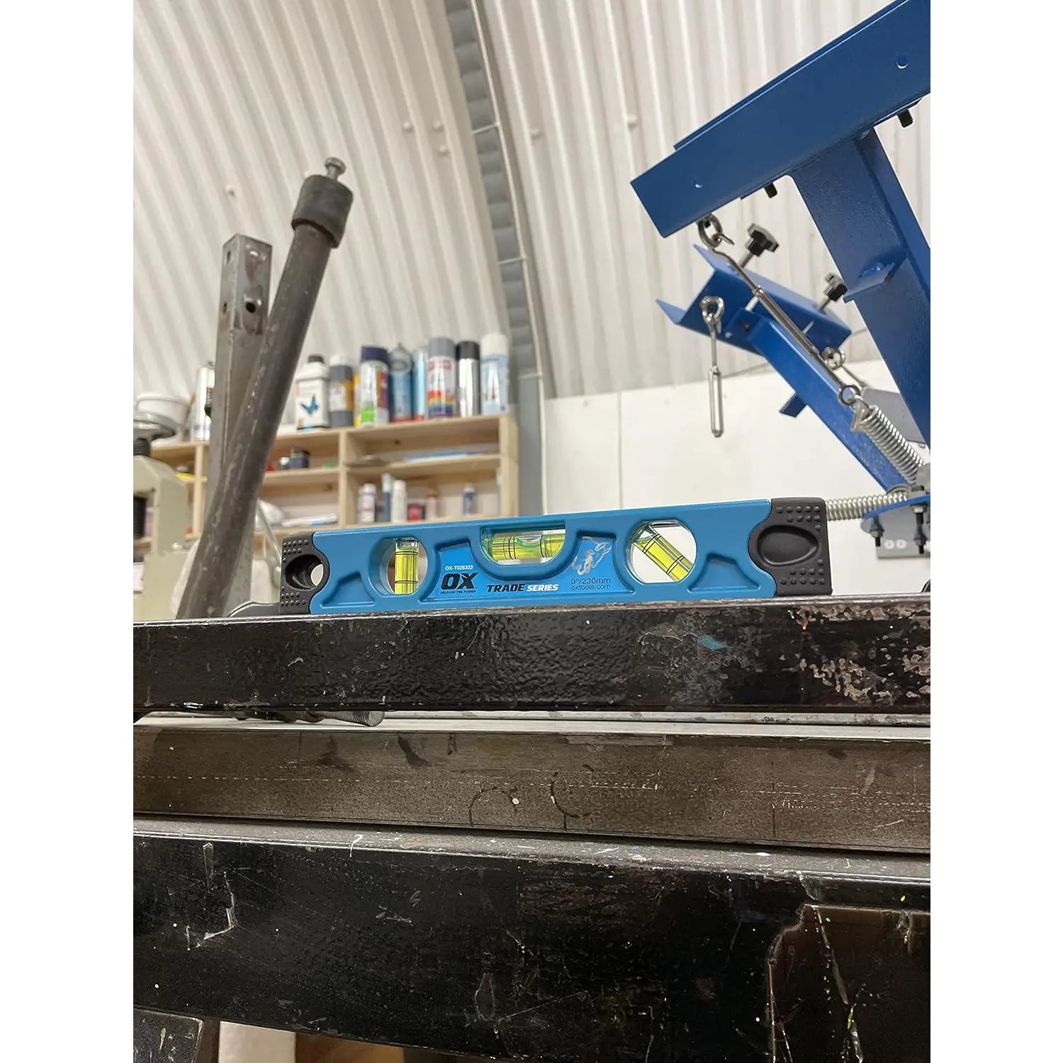 Nivel torpedo cu bază magnetică și capete cauciuc, cu trei vials pentru precizie