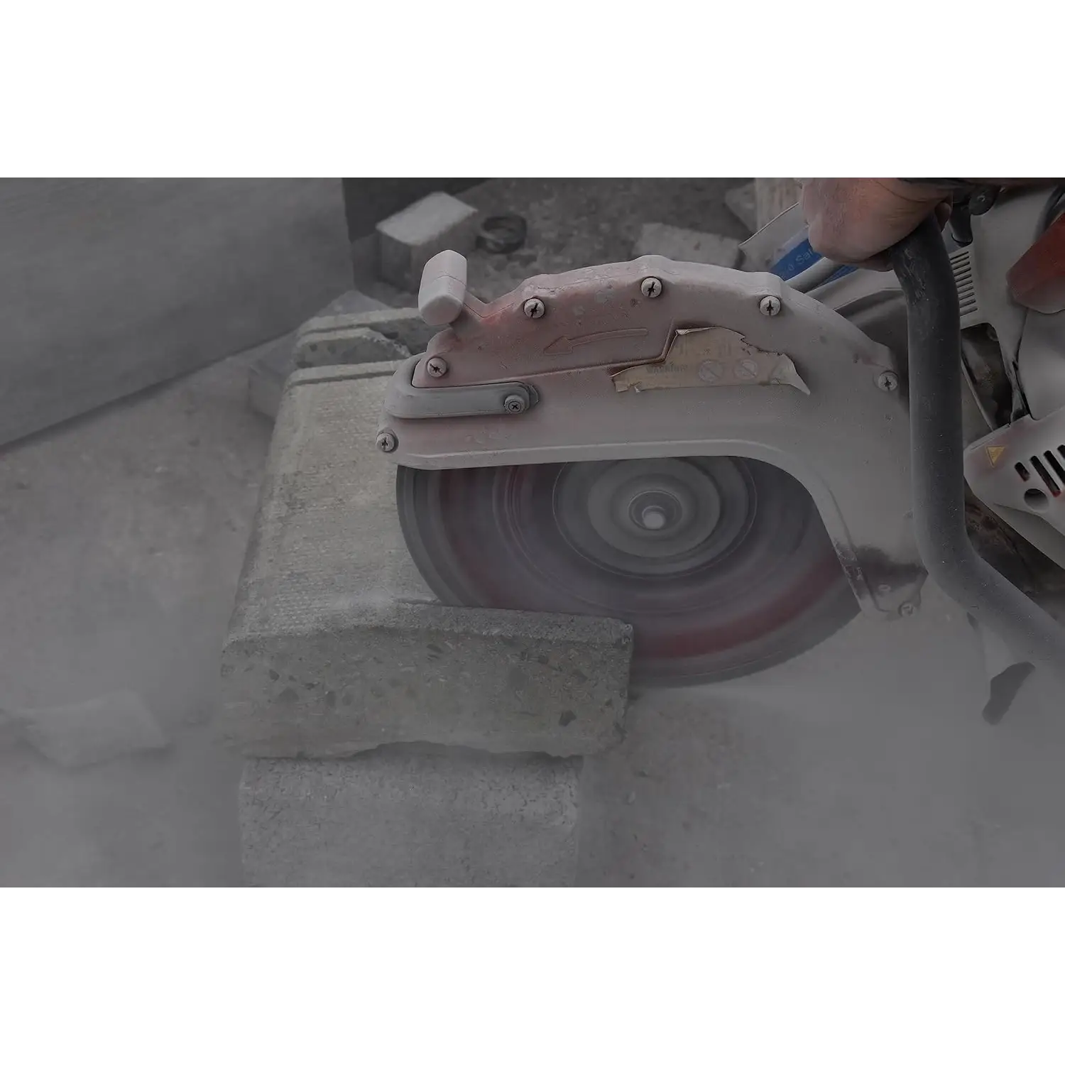 Disc diamantat Pro TX10R Turbo tăind beton cu ferăstrăul OX Pro TX10R