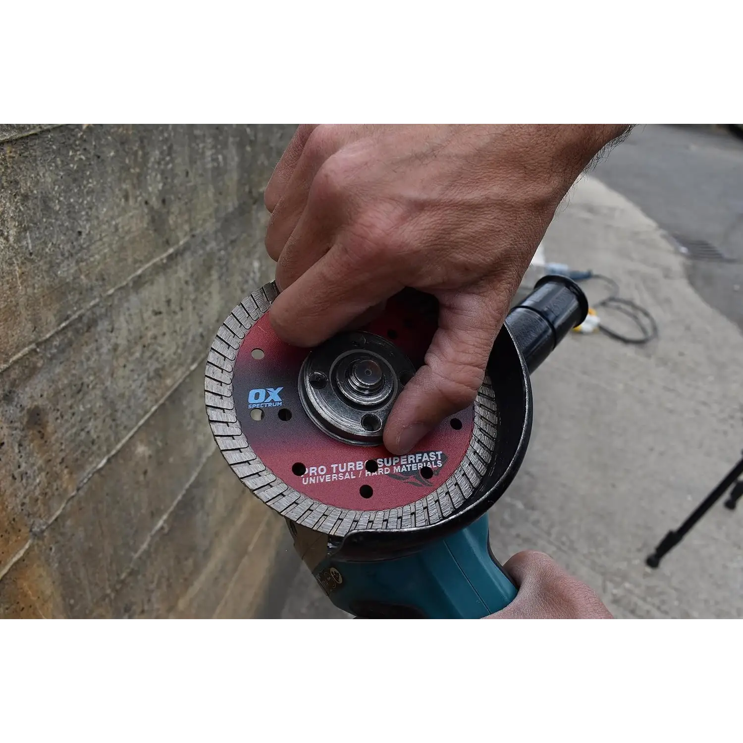 Disc diamantat pentru un ferăstrău unghiular Pro TX10R Turbo pentru beton, metal și granit