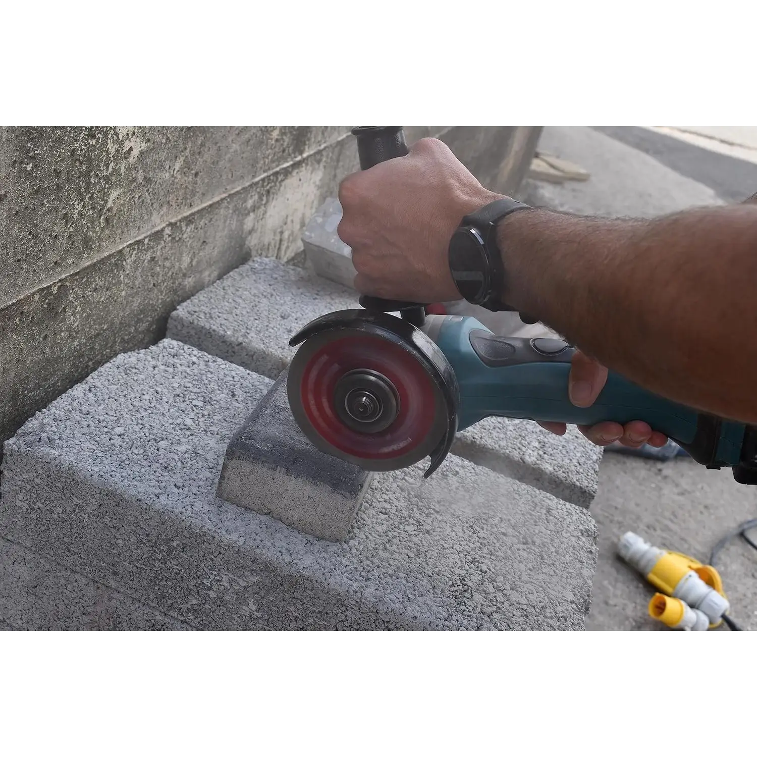 Imagine cu șlefuitor fără cablu TX10R Pro Turbo cu disc diamantat pentru beton și metal
