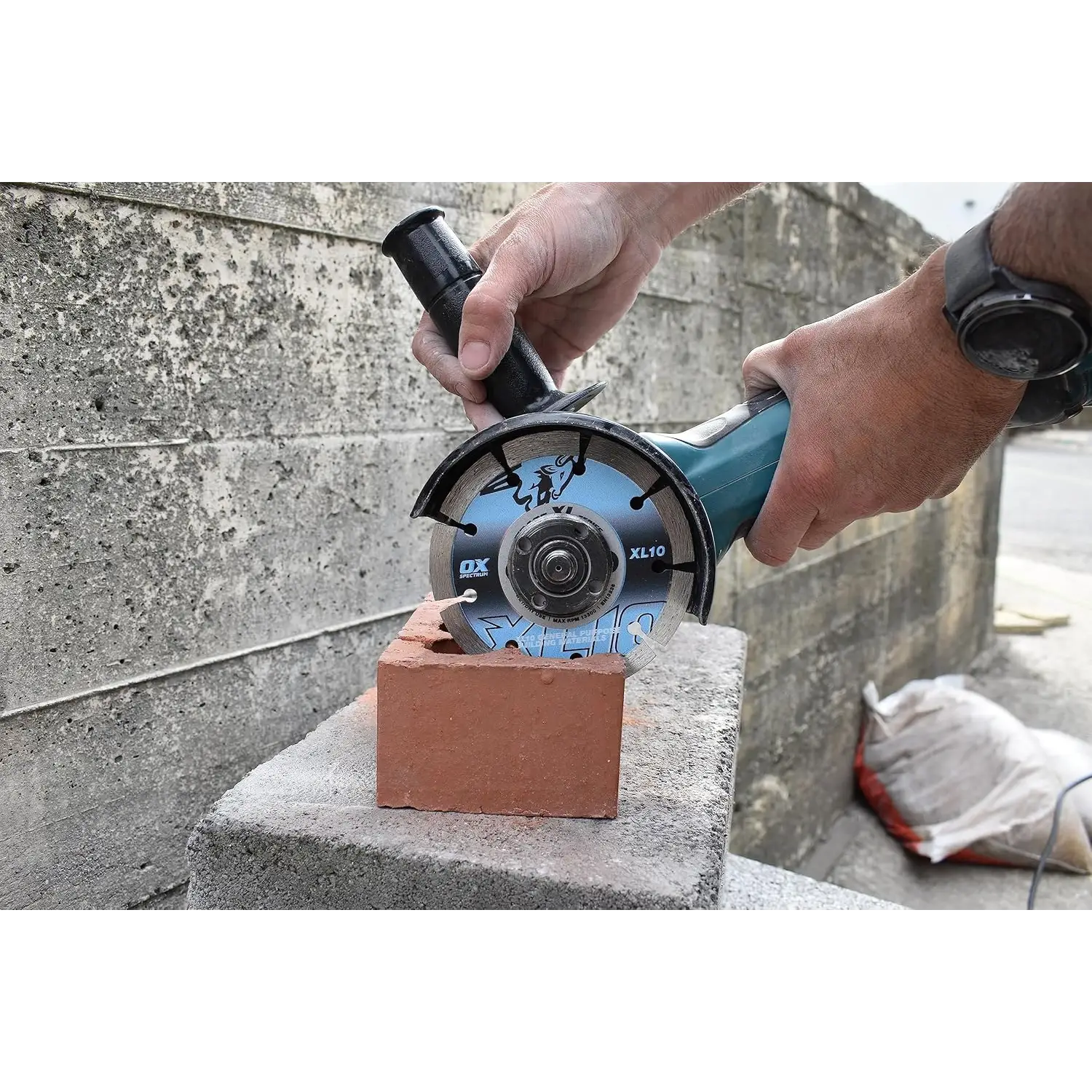 Imagine de unghi cu disc diamantat Spectrum Trade XL‑10 pentru beton și cărămidă