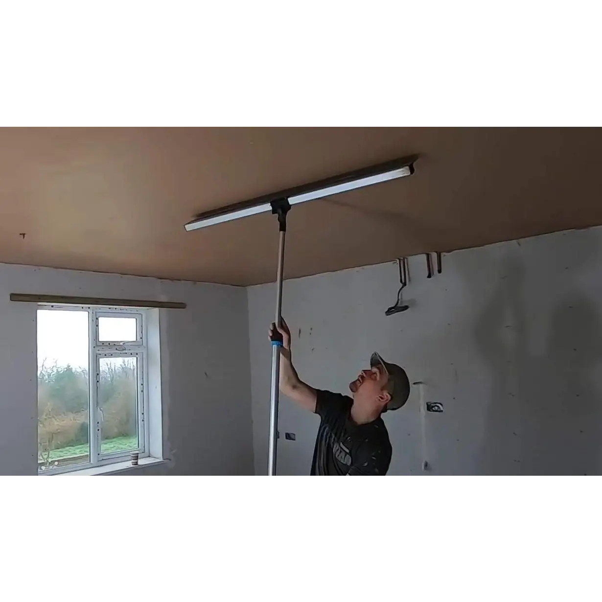 Gletiera SpeedSkim SF cu mâner extensibil pentru finisare, protecție integrată, crește viteza