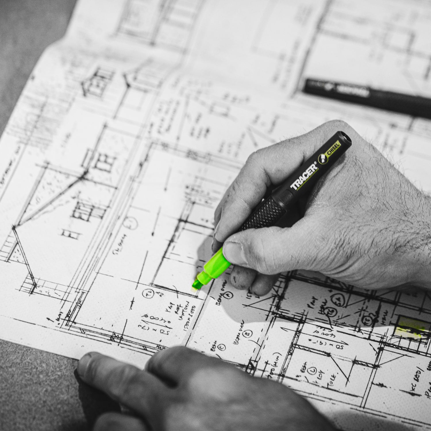 Textmarker TRACER 2.0 verde — evidențiere de mare vizibilitate pe desene tehnice
