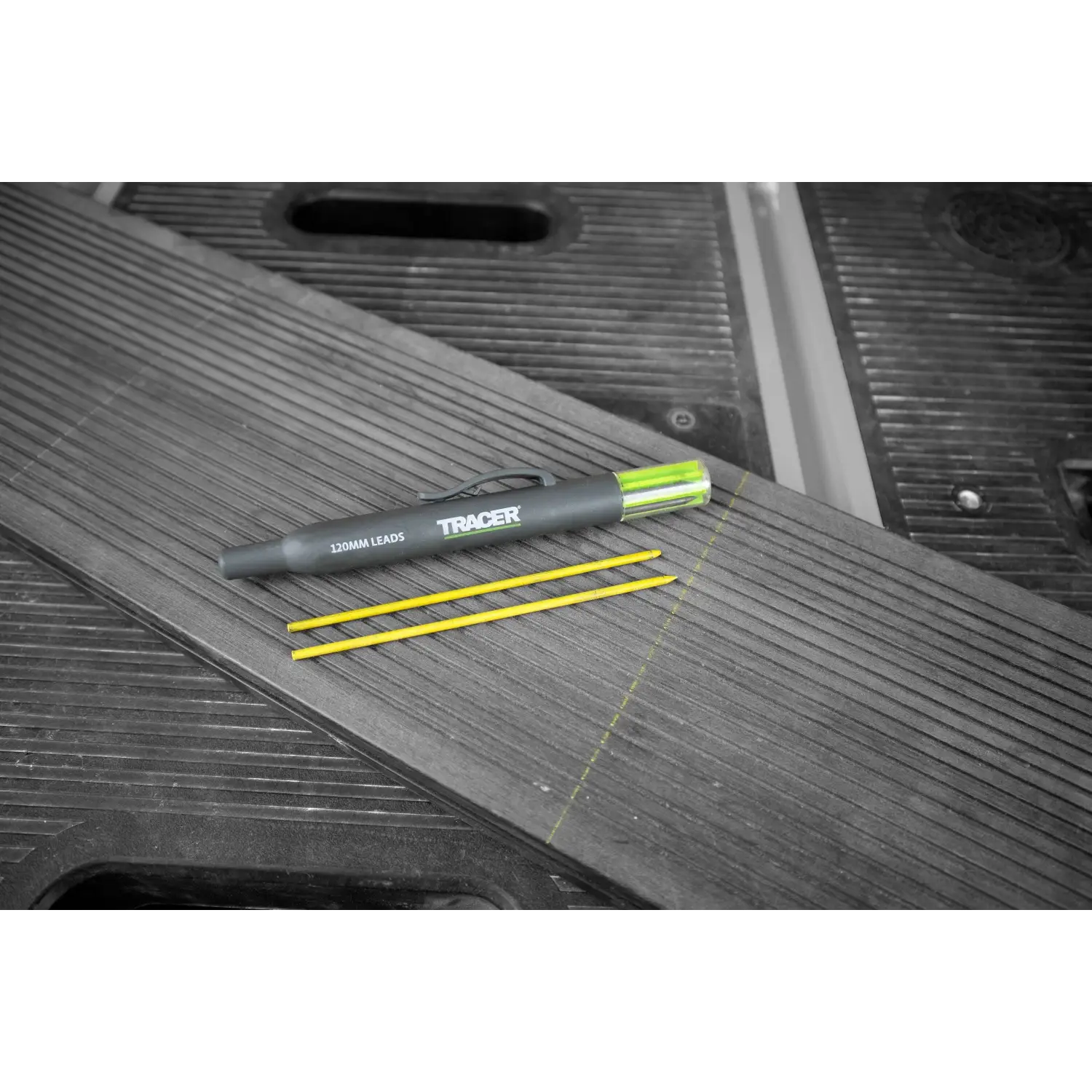 Mina de înlocuire TRACER pentru Markerul Deep Pencil, negru cu cap verde și două rezerve galbene