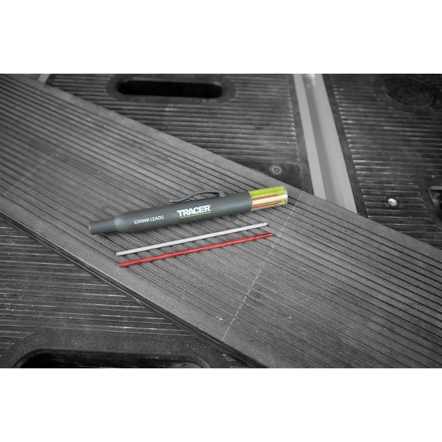 Set de 12 mine colorate pentru tracer deep hole, protejate în tub de transport