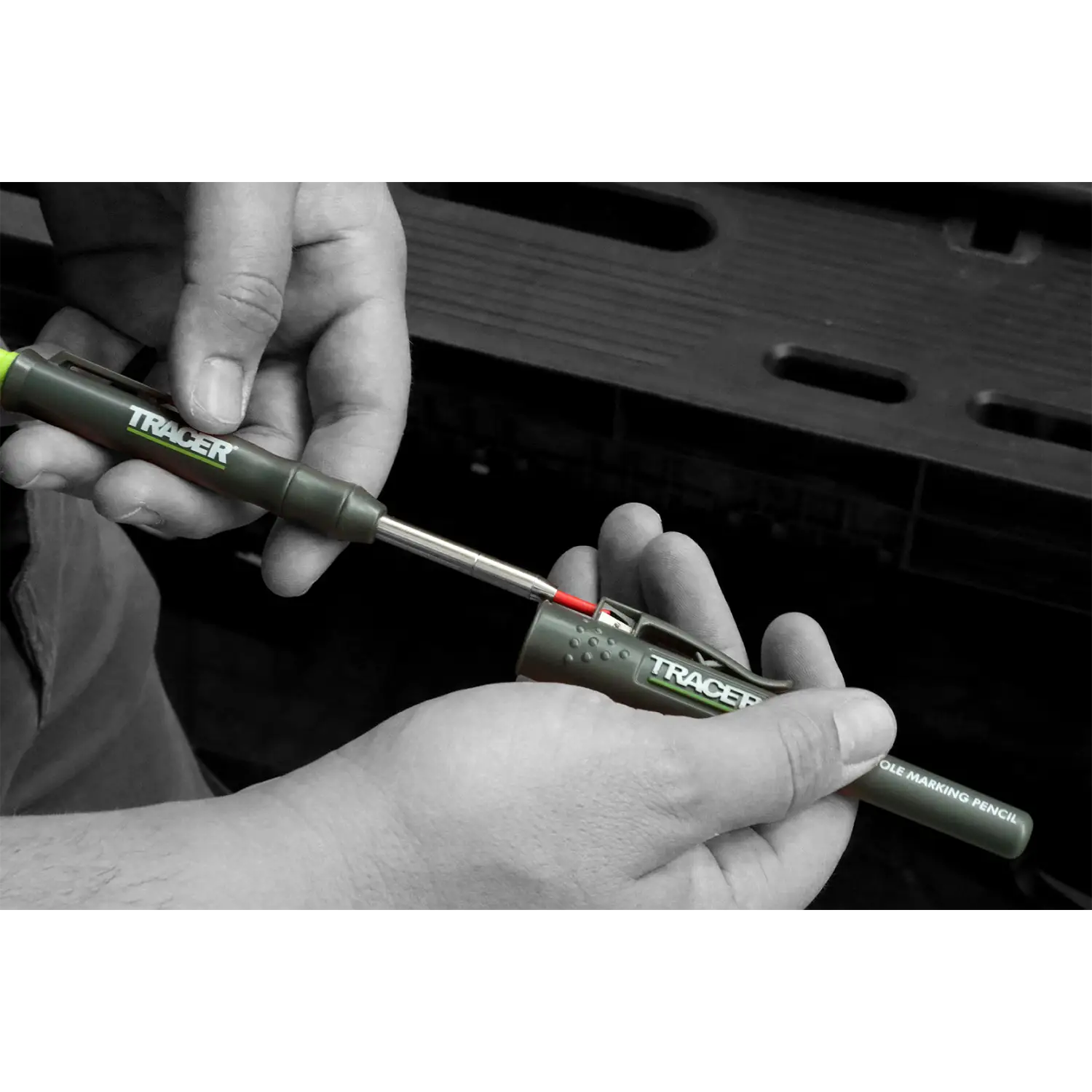 Creion mecanic cu mina roșie pentru tracer deep hole, inserată în corpul său