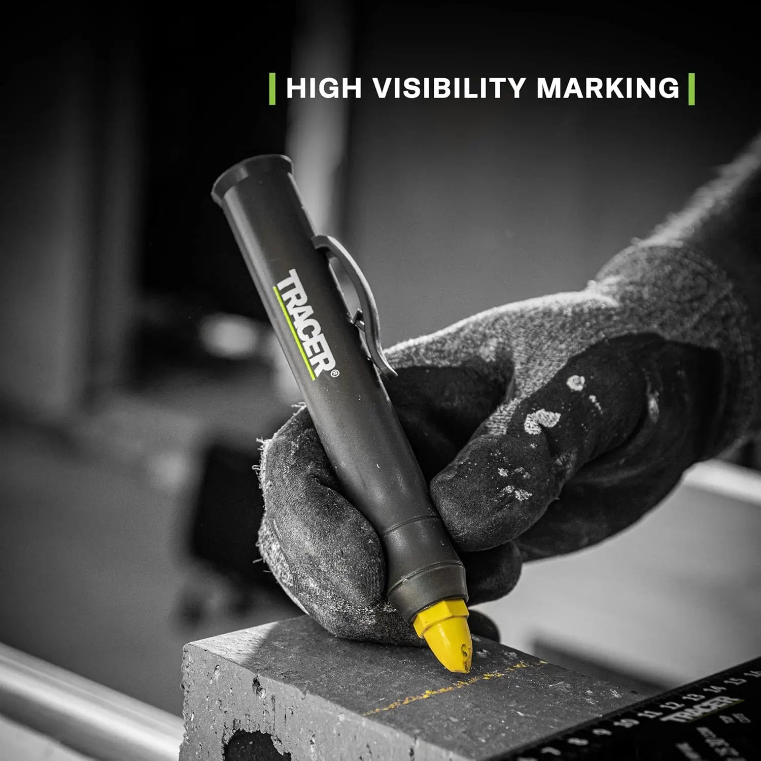 Mână ținând marker tracer cu mecanism extensibil pentru creion ceara ACMH1