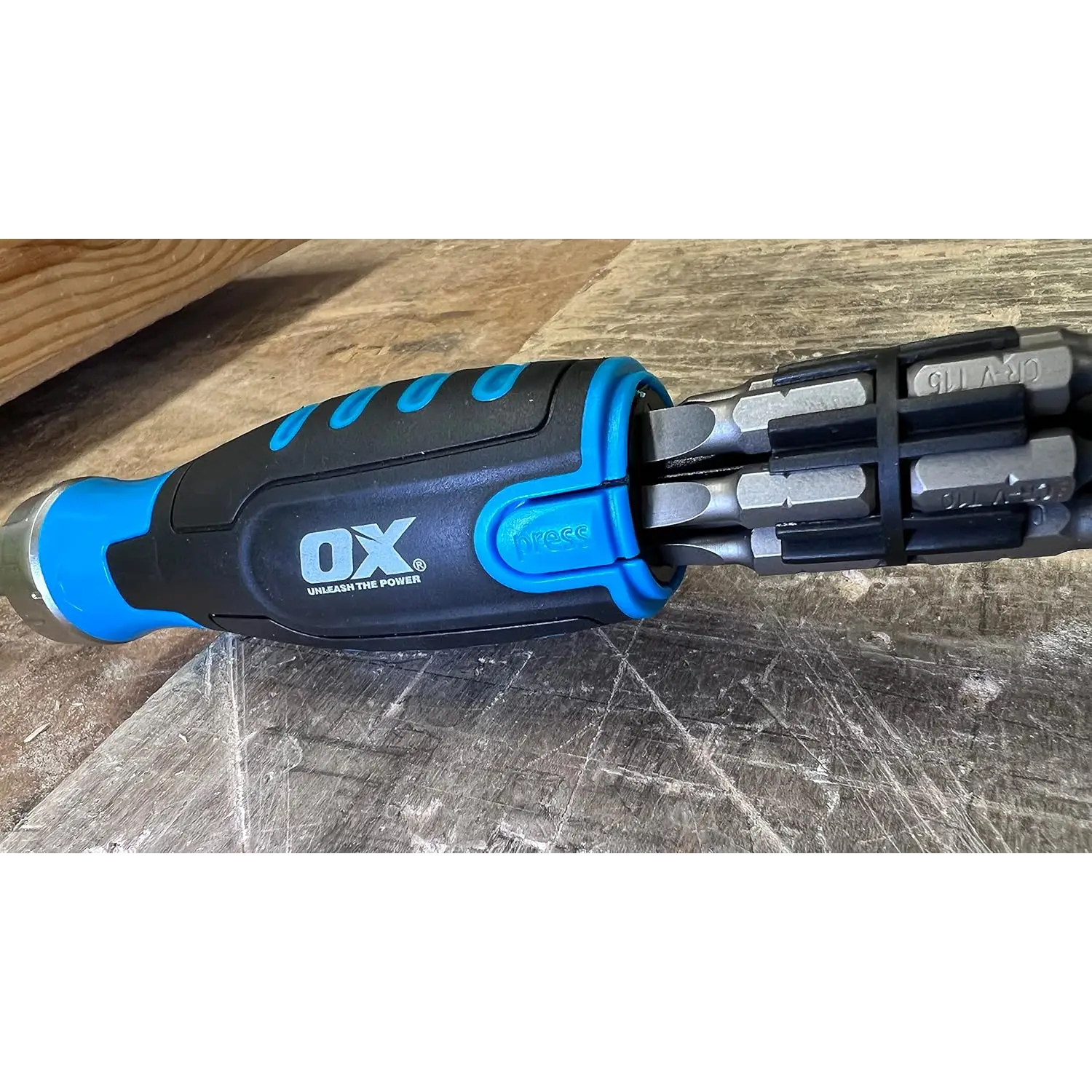 Surubelnita cu clichet OX Pro cu magazie in maner și ratchet blocabil, multibit Cr-V