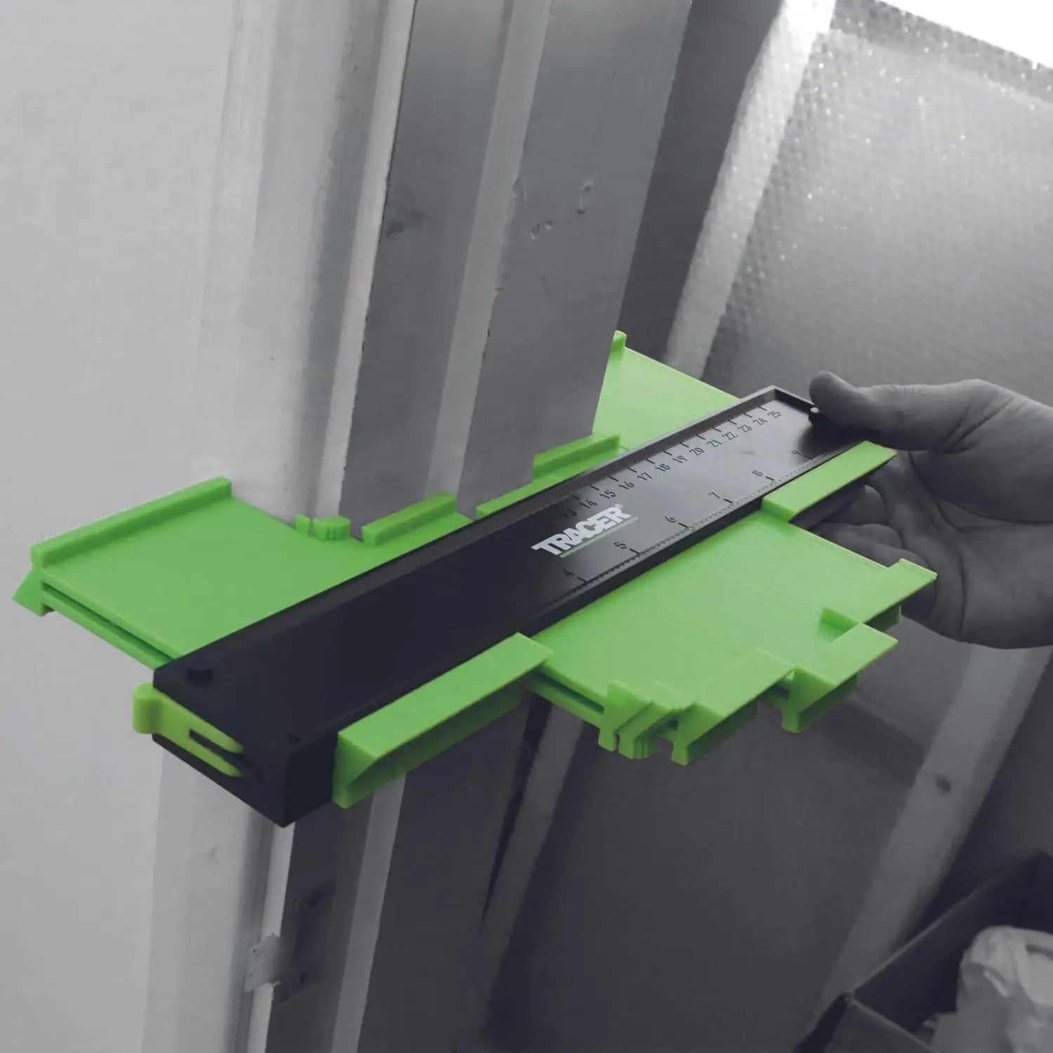 Contur tracer verde și negru pentru sablon calibru contur și copiere forme în construcții