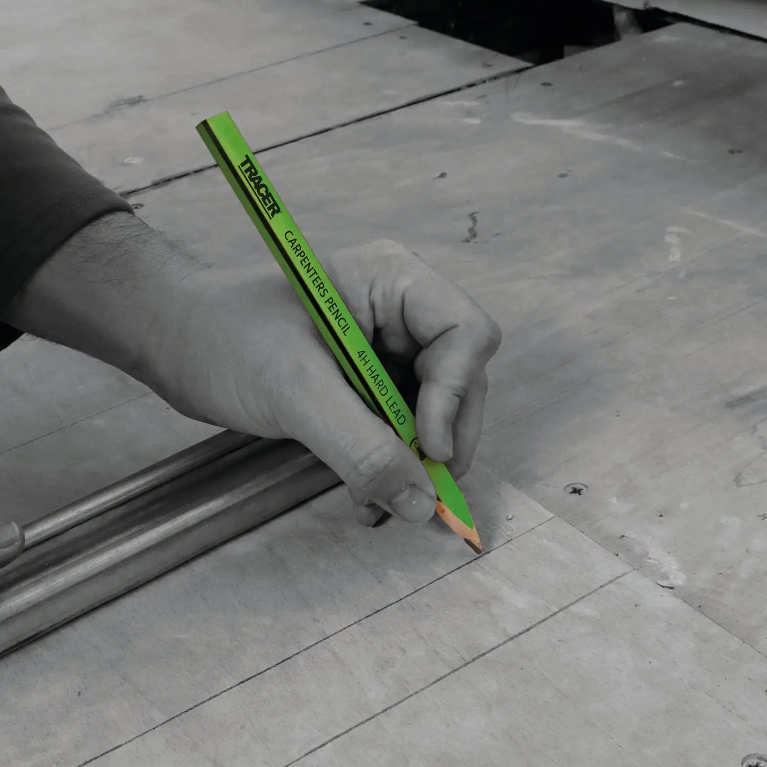 Alt text pentru imaginea unui creion dulgher verde din setul Tracer ACP1 cu mină dură