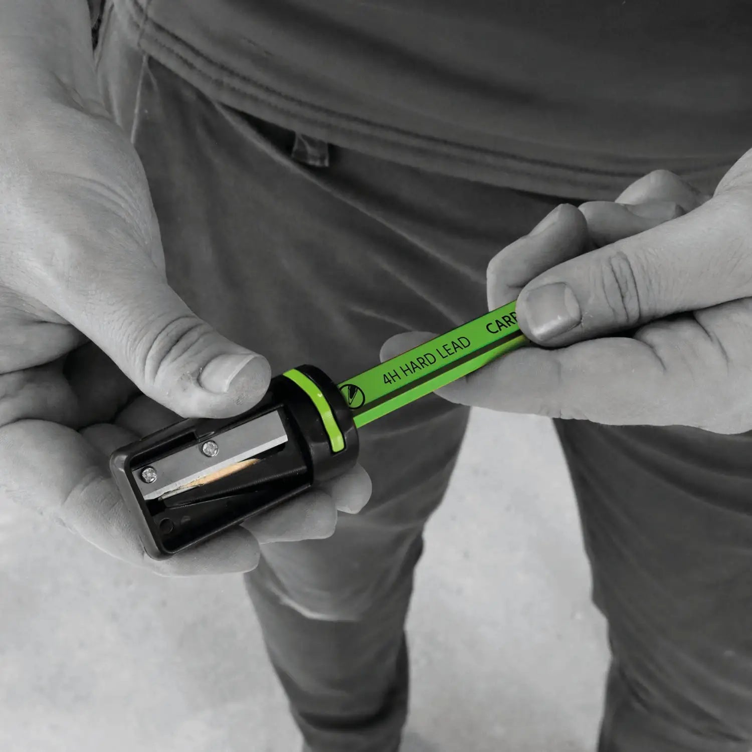 Creion dur 4H din tracer acp1 set fiind ascuțit cu ascuțitoare neagră