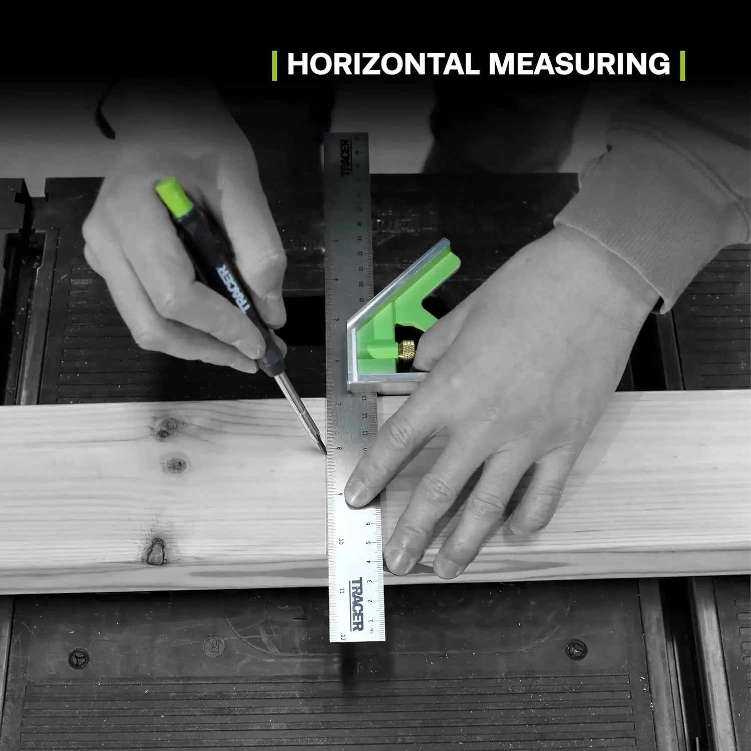 Persoană folosind tracer acsq300 echer și creion pentru marcarea lemnului