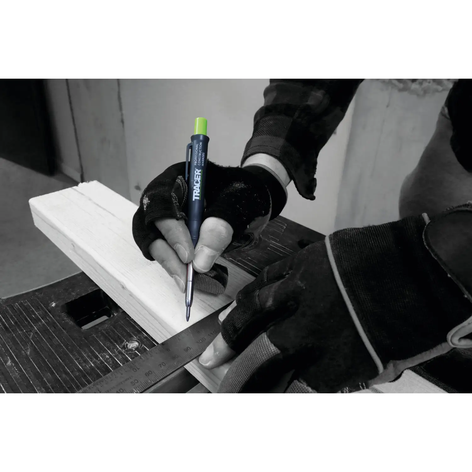 Creion mecanic TRACER ADP2 cu vârf verde pentru marcaje precise în găuri adânci