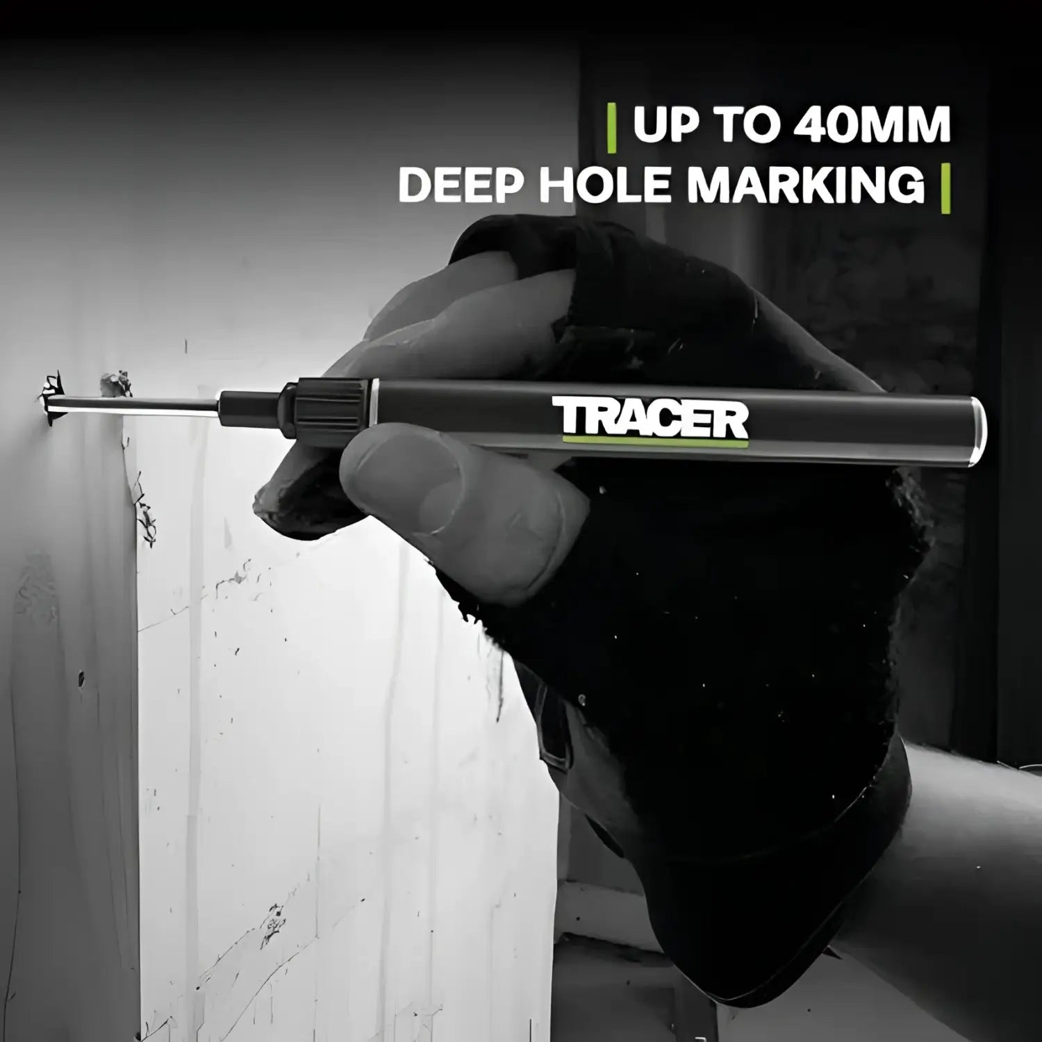 Mână ținând un marker permanent cu vârf lung din TRACER ALNP2 set pentru găuri adânci