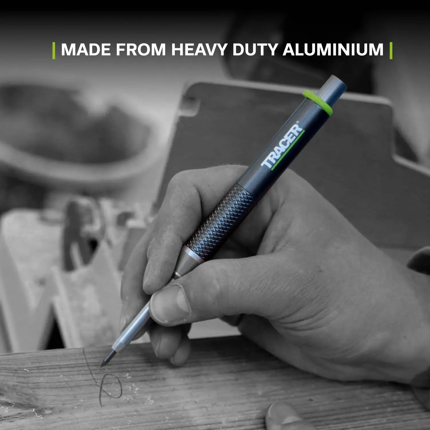 Mână cu creion mecanic TRACER AMK1-PRO pentru dulgheri tamplari, marcând gauri adanci