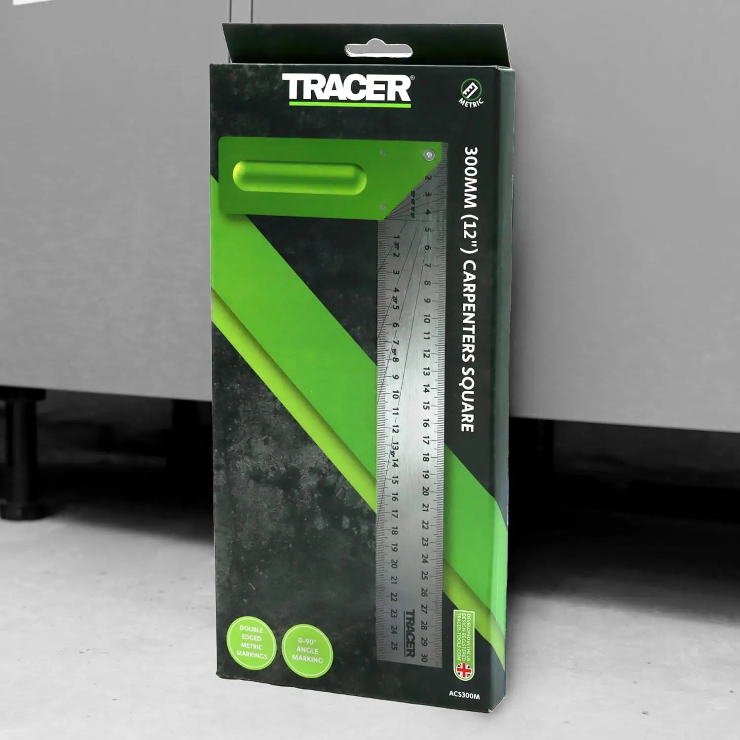 Alt text pentru imaginea unui tracer asc300m echer tamplarie cu mâner verde și riglă metalică