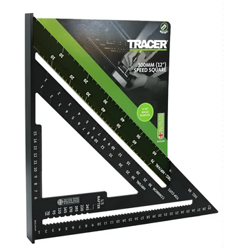 Imaginea arată un triunghi de aluminiu negru cu marcaje gravate și riglă, Tracer ASQ12M