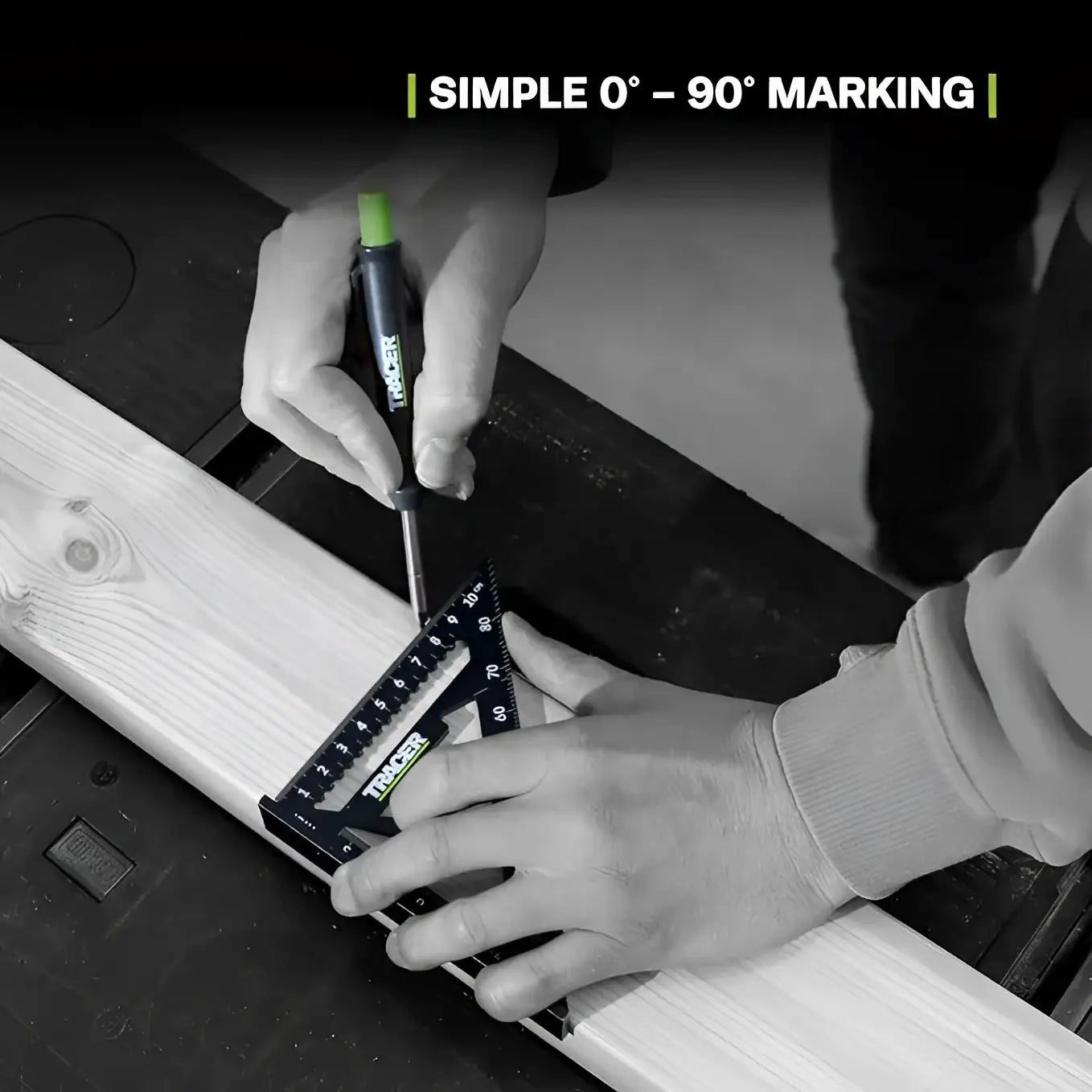 Persoană folosind tracer asq4m echer rapid pe lemn pentru măsurători precise