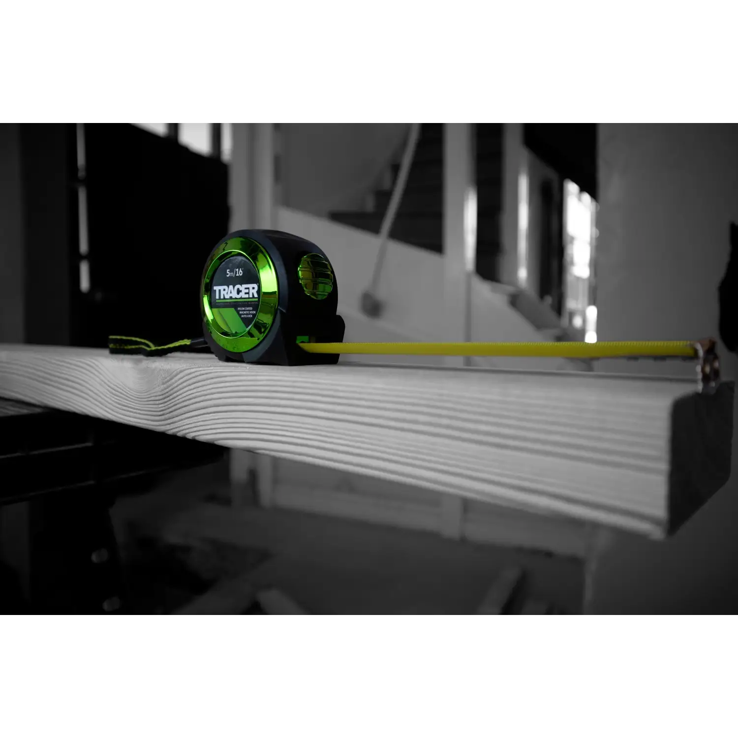 Ruleta Tracer ATM5 cu banda galbenă, carlig magnetic și acoperire nylon pentru construcții